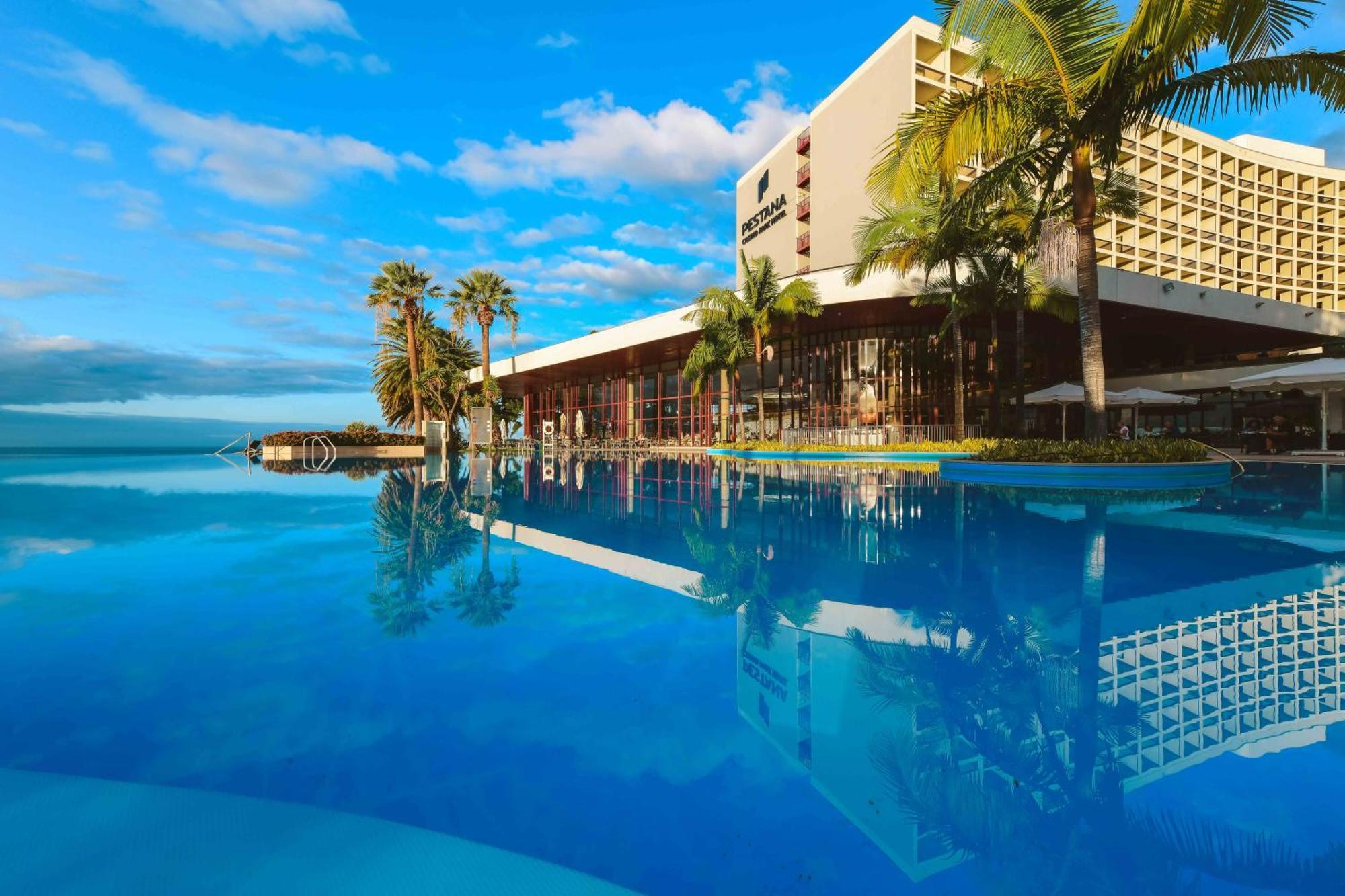 Pestana Casino Park Hotel & Casino Funchal  Exterior photo The pool at the Hilton