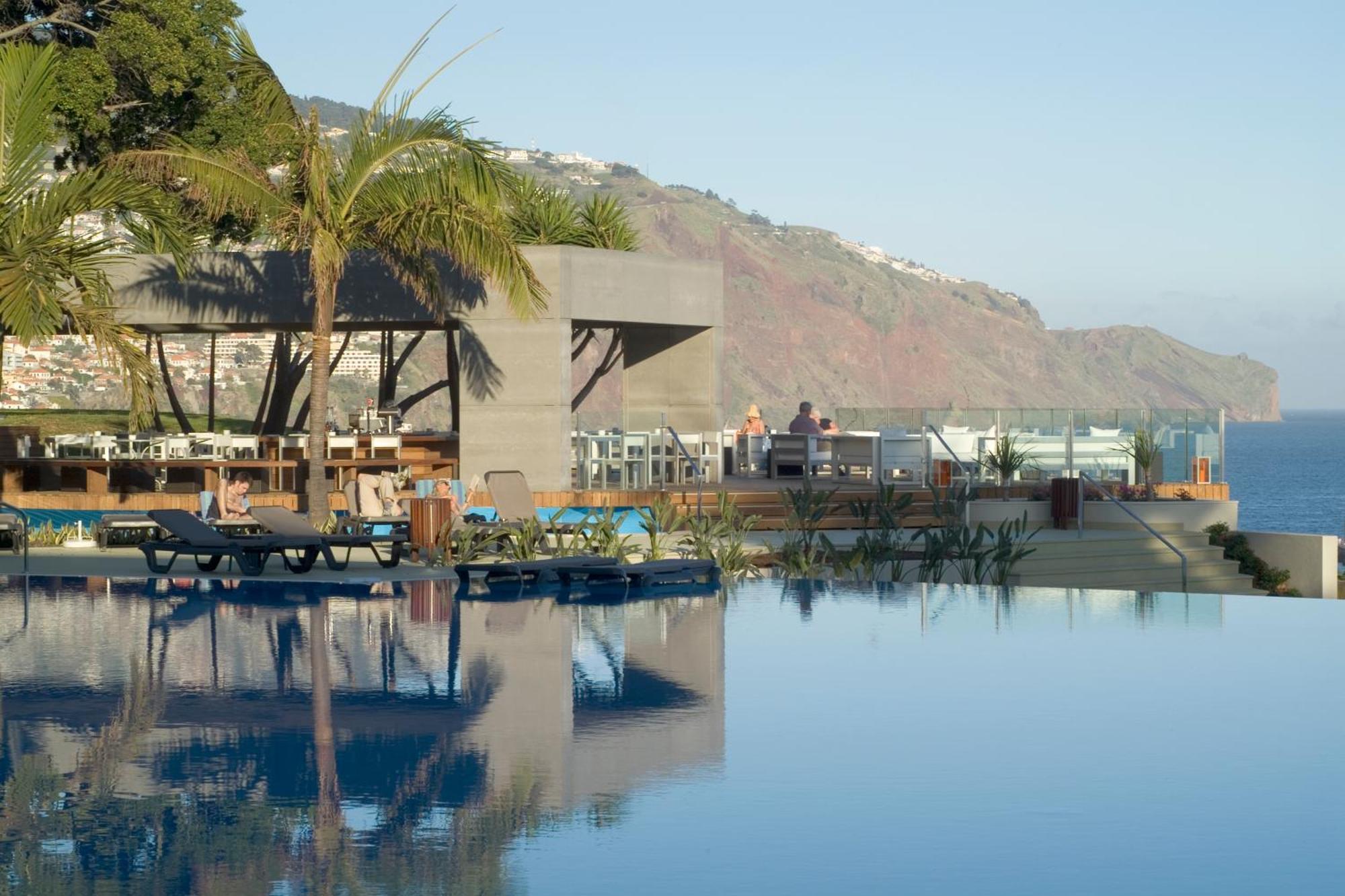 Pestana Casino Park Hotel & Casino Funchal  Exterior photo The pool at the Sheraton Resort